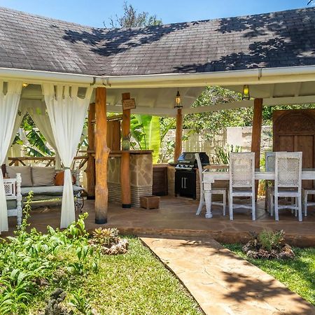 Private Pool Cottage Playa de Diani Exterior foto