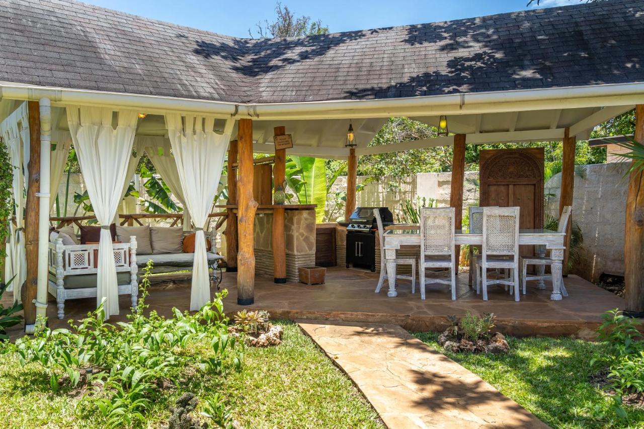 Private Pool Cottage Playa de Diani Exterior foto