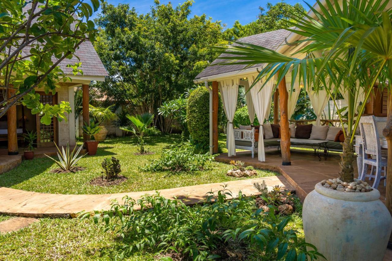 Private Pool Cottage Playa de Diani Exterior foto