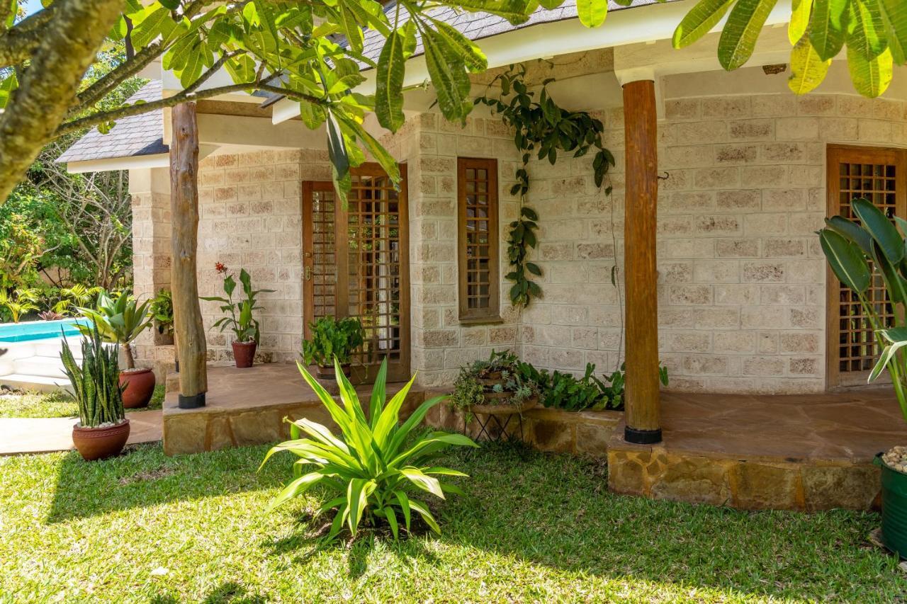 Private Pool Cottage Playa de Diani Exterior foto