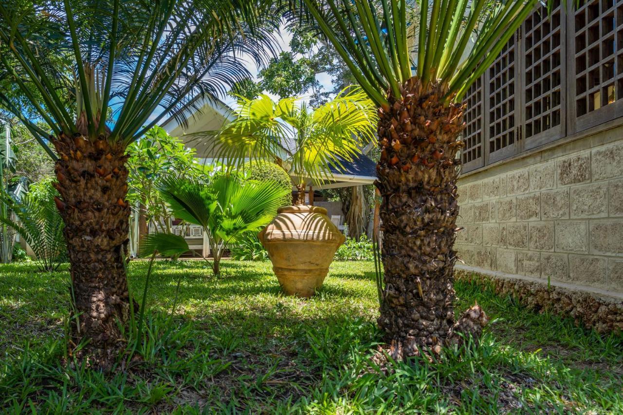 Private Pool Cottage Playa de Diani Exterior foto
