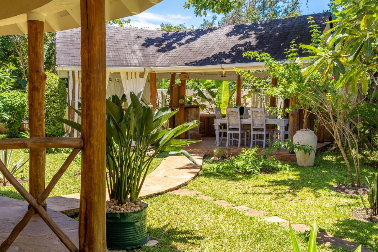 Private Pool Cottage Playa de Diani Exterior foto