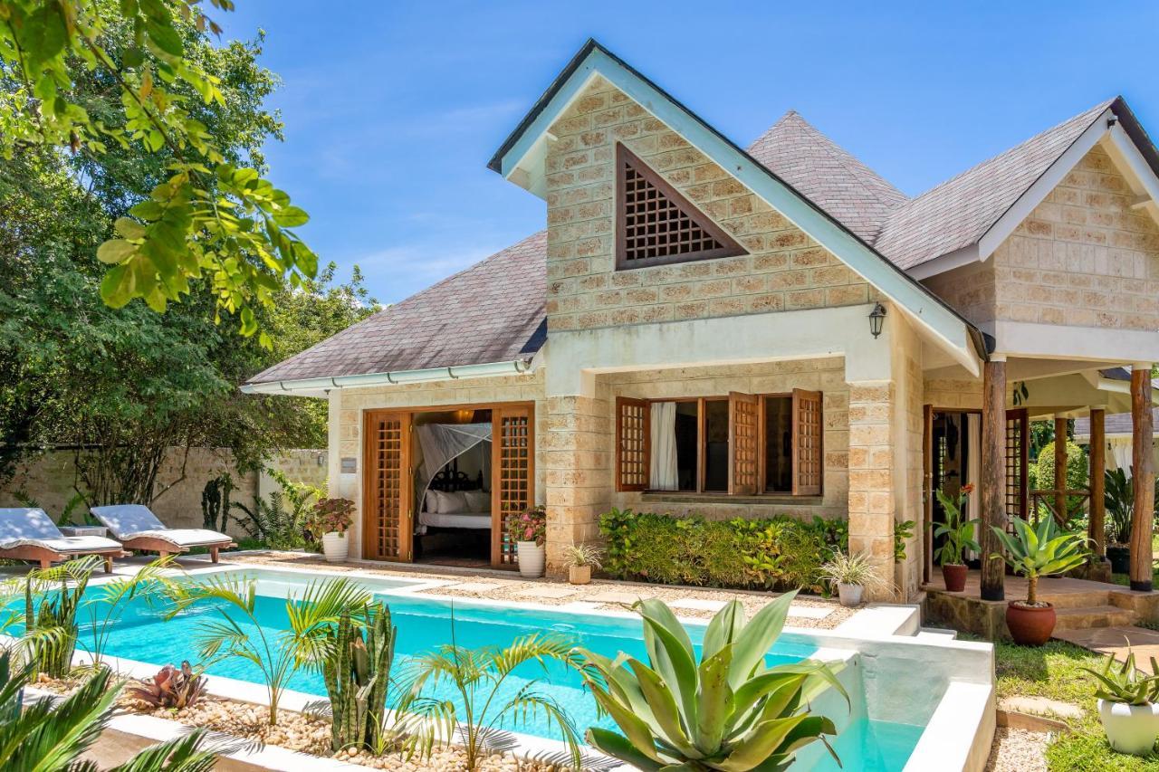 Private Pool Cottage Playa de Diani Exterior foto