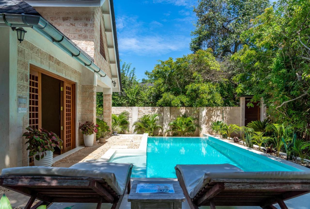 Private Pool Cottage Playa de Diani Exterior foto